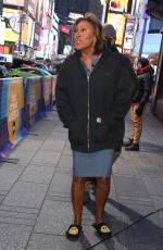 ROBIN ROBERTS Arrives at Good Morning America in New York 01/16/2023