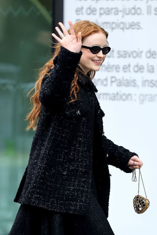 SADIE SINK Arrives at Chanel Show at Paris Fashion Week 01/24/2023