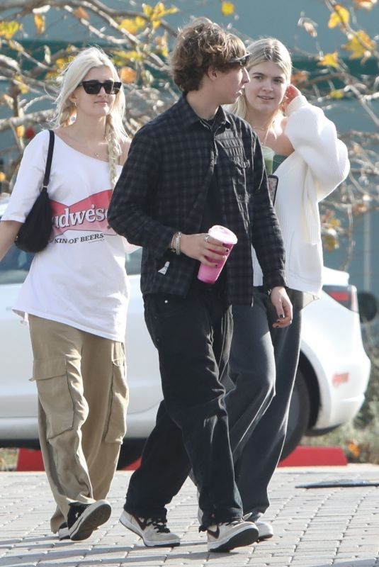 SAMI and LOLA SHEEN on a Double Lunch Date at Howdy