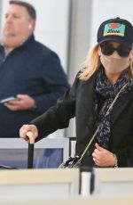 SARAH MICHELLE GELLAR Arrives at JFK Airport in New York 01/24/2023