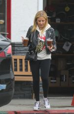 SARAH MICHELLE GELLAR Out for Coffee in Culver City 01/03/2023