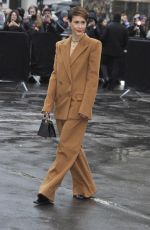 SARAH PAULSON Aarrives at Fendi Show at Paris Fashion Week 01/26/2023
