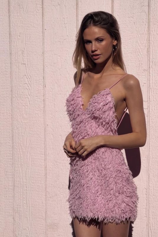 SCARLETT ROSE LEITHOLD - Instagram Photos 01/29/2023