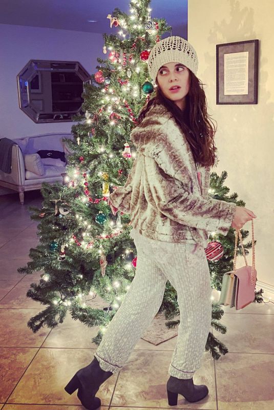 VANESSA MARANO - Instagram Photos and Video 01/01/2022