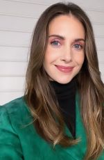 ALISON BRIE - Instagram Photos and Video 02/02/2023
