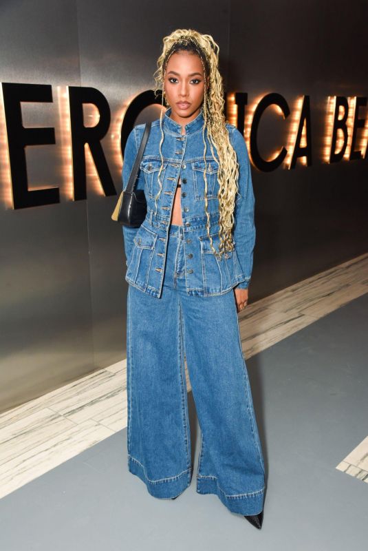 ALYAH CHANELLE SCOTT at Veronica Beard Fashion Show in New York 02/14/2023