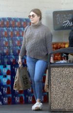 AMY ADAMS Shopping at Bristol Farms in Beverly Hills 02/01/2023