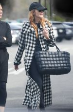 ASHLEE SIMPSON Out for Lunch with a Friend in Los Angeles 02/19/2023