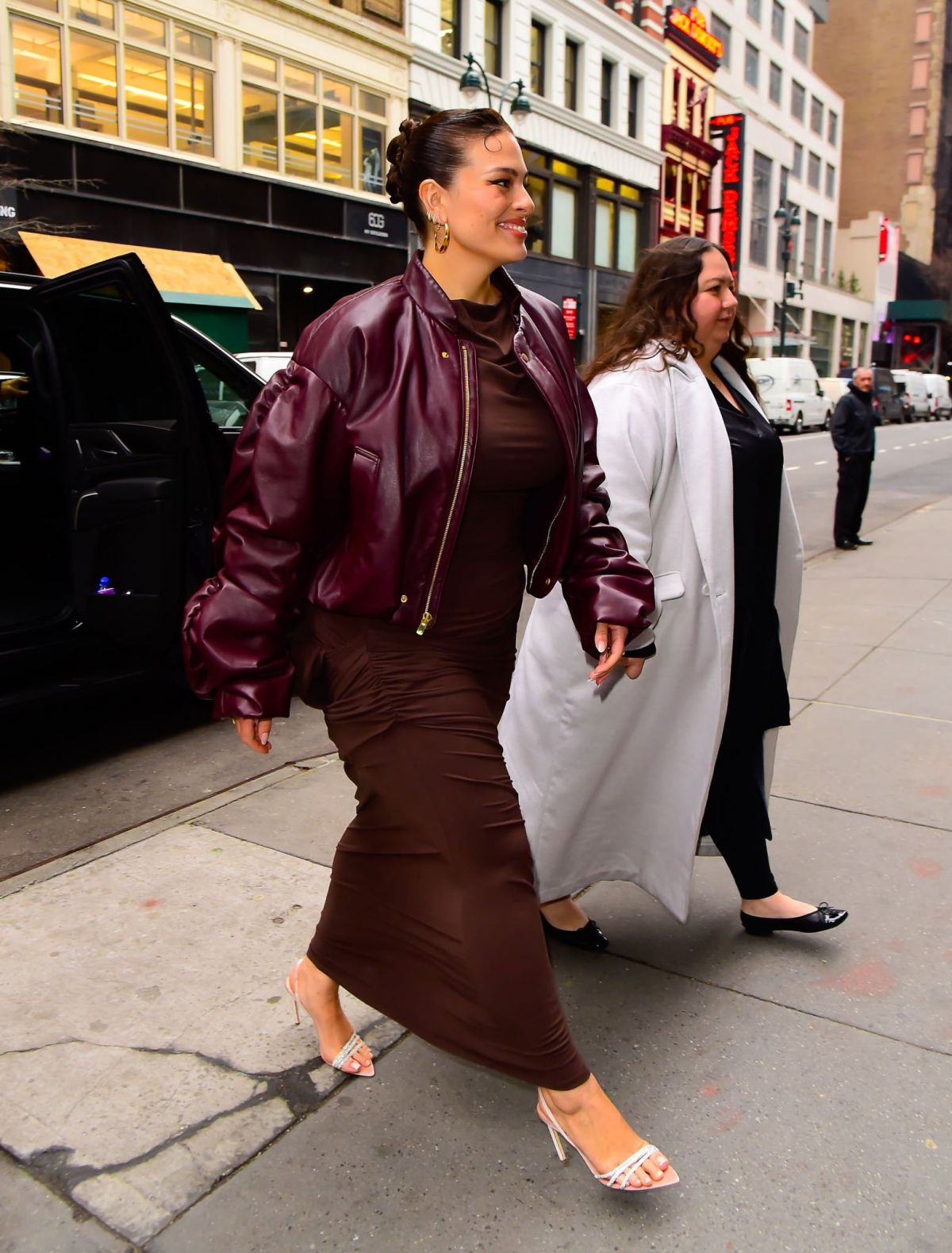 ASHLEY GRAHAM Out in New York 02/09/2023 – HawtCelebs