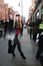 CAPRICE BOURRET Out for Dinner at Scott