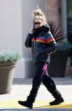 DENISE RICHARDS Leaves a Chase Bank in Malibu 02/23/2023