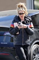 DENISE RICHARDS Leaves a Chase Bank in Malibu 02/23/2023