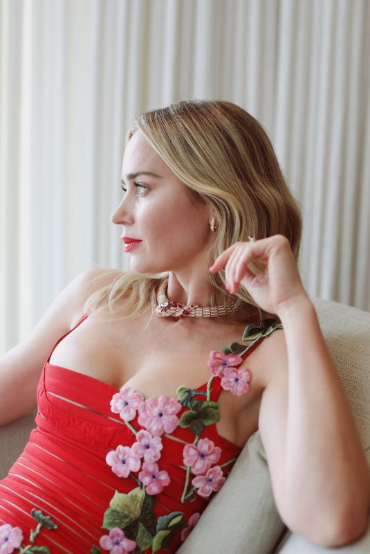 EMILY BLUNT Getting Ready for Sag Awards – Vogue Photo Diary, February 2023