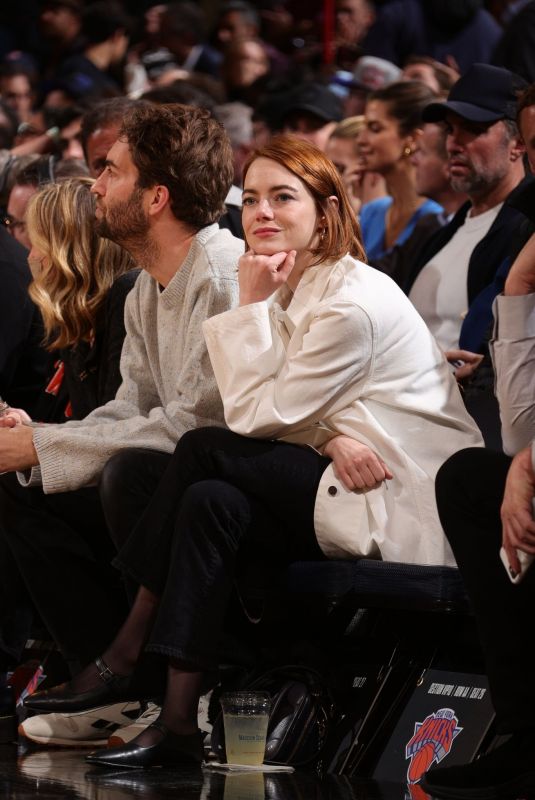 EMMA STONE at LA Lakers vs New York Knicks Game at Madison Square Garden in New York 01/31/2023