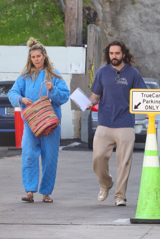 HEIDI KLUM and Tom Kaulitz Bring Their Dog to the Vet in Studio City 02/19/2023