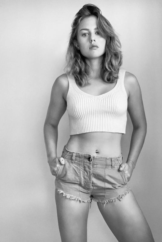 ISABELLE CORNISH - Instagram Photos 02/21/2023