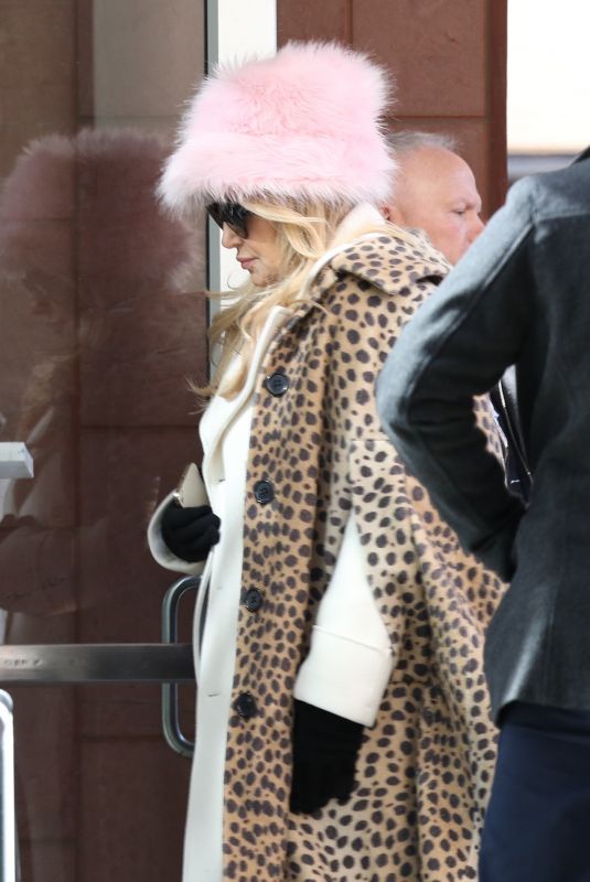 JENNIFER COOLIDGE All Bundled Up in Freezing Weather in Cambridge 02/04/2023