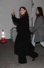 JENNIFER GARNER Greet Fans Outside Party Down Premiere in Westwood 02/22/2023