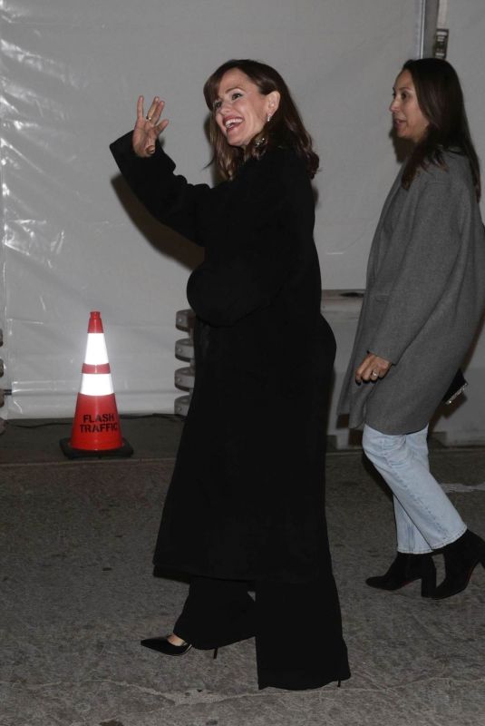 JENNIFER GARNER Greet Fans Outside Party Down Premiere in Westwood 02/22/2023