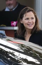 JENNIFER GARNER Out with Friends in Santa Monica 02/13/2023
