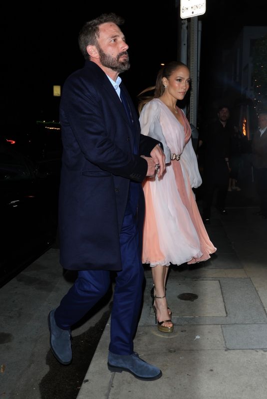 JENNIFER LOPEZ and Ben Affleck Out for Dinner on Valentine