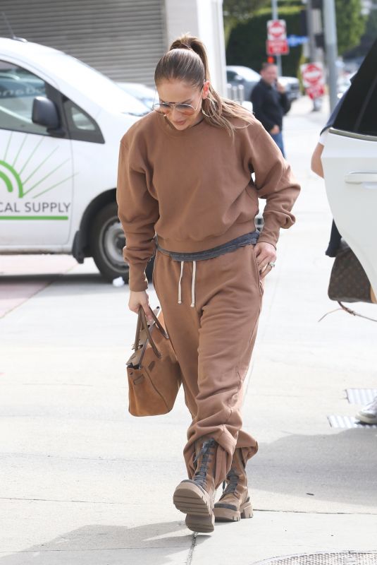JENNIFER LOPEZ Arrives at Dance Studio in Los Angeles 02/16/2023