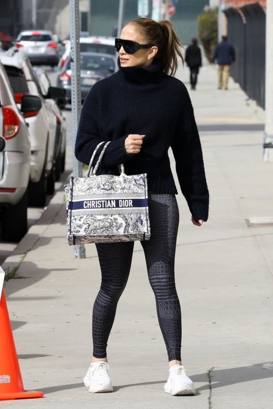 JENNIFER LOPEZ Heading to a Dance Studio in Los Angeles 02/02/2023