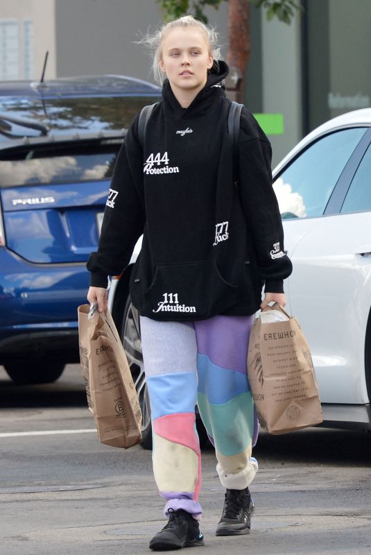 JOJO SIWA Out Shopping for Groceries in Los Angeles 02/06/2023