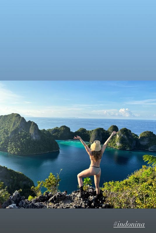 JULIANNE HOUGH - Instagram Photos and Videos 01/31/2023