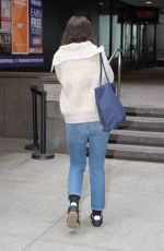 katie holmes arrives at New York theatre for rehearsals 02/07/2023