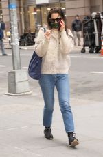 katie holmes arrives at New York theatre for rehearsals 02/07/2023