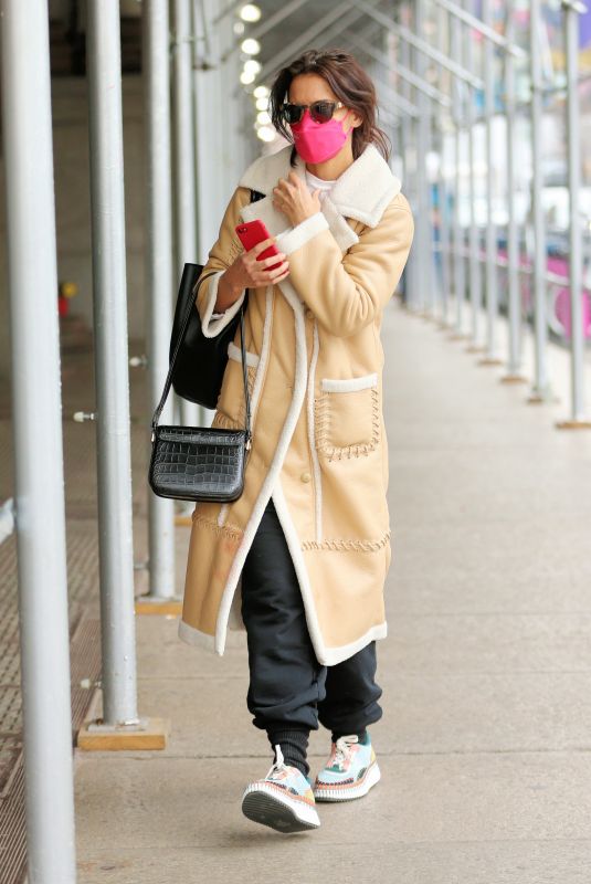 KATIE HOLMES Rides Subway to Her Matinee Performance of The Wanderers in New York 02/25/2023