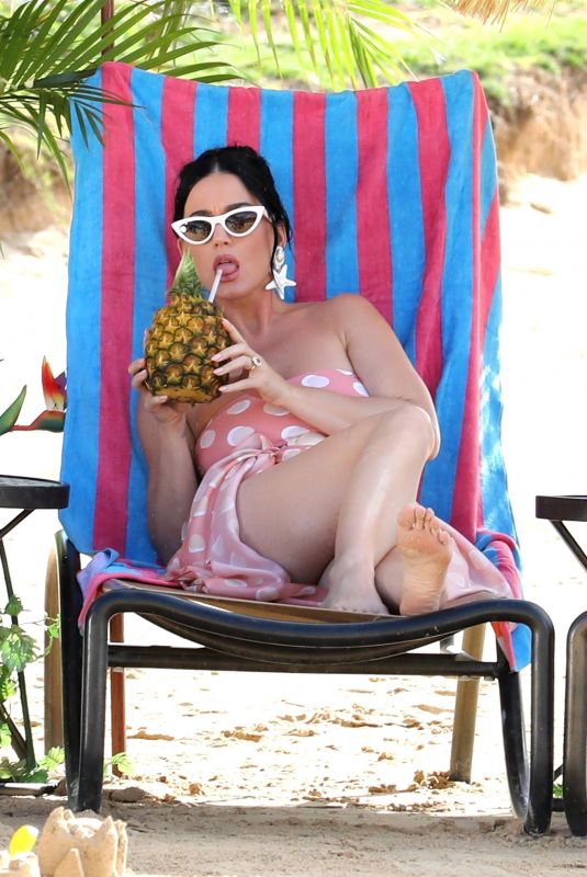 KATY PERRY Filming American Idol at Aulani Resort in Hawaii 02/12/2023