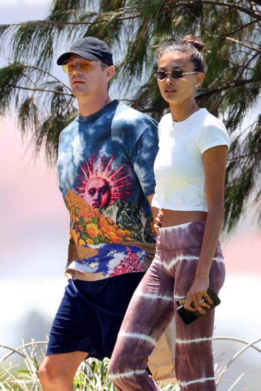 KELLY GALE and Joel Kinnaman Out in Bondi Leaves Depot Cafe and Orchard 02/112/2023