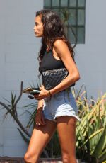 KELLY GALE and Joel Kinnaman Out in Bondi Leaves Depot Cafe and Orchard 02/112/2023