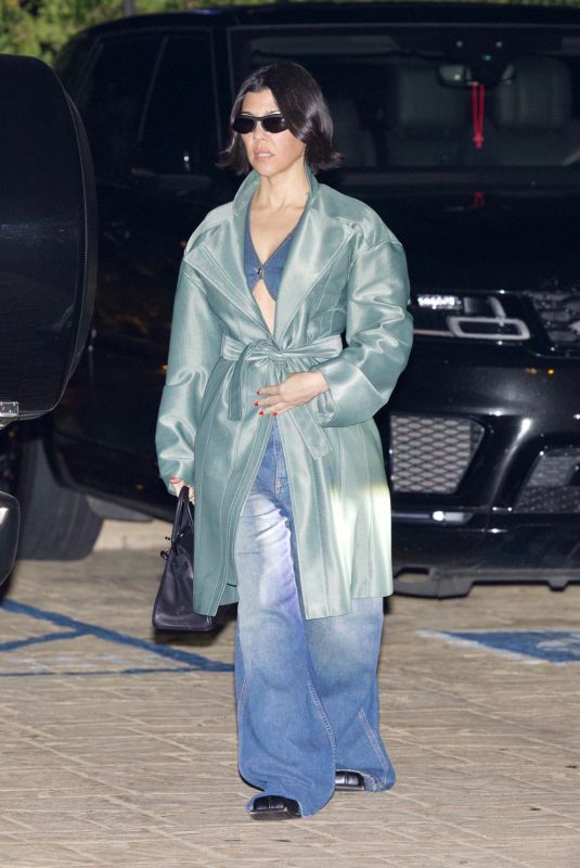 KOURTNEY KARDASHIAN Arrives at Nobu Restaurant in Malibu 02/20/2023