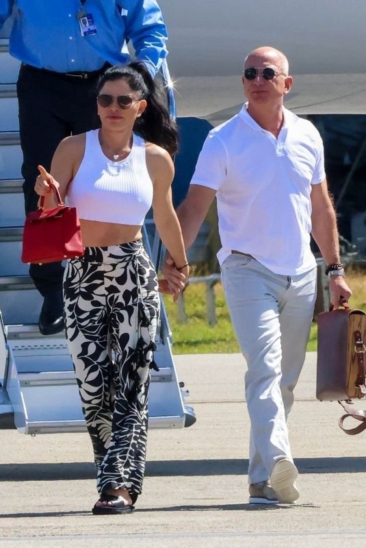 LAUREN SANCHEZ and Jeff Bezos Arrives in Miami 02/25/2023