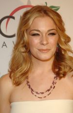 LEANN RIMES at 39th Annual CMA Awards 11/15/2005