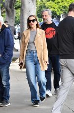 LESLIE MANN and Judd Apatow Out for Lunch at R+D Kitchen in Santa Monica 02/03/2023