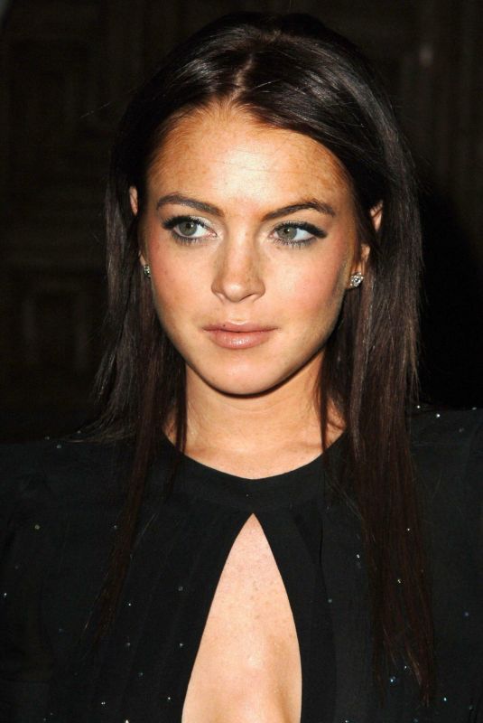 LINDSAY LOHAN at Gucci Spring 2006 Fashion Show in Beverly Hills 11/16/2005