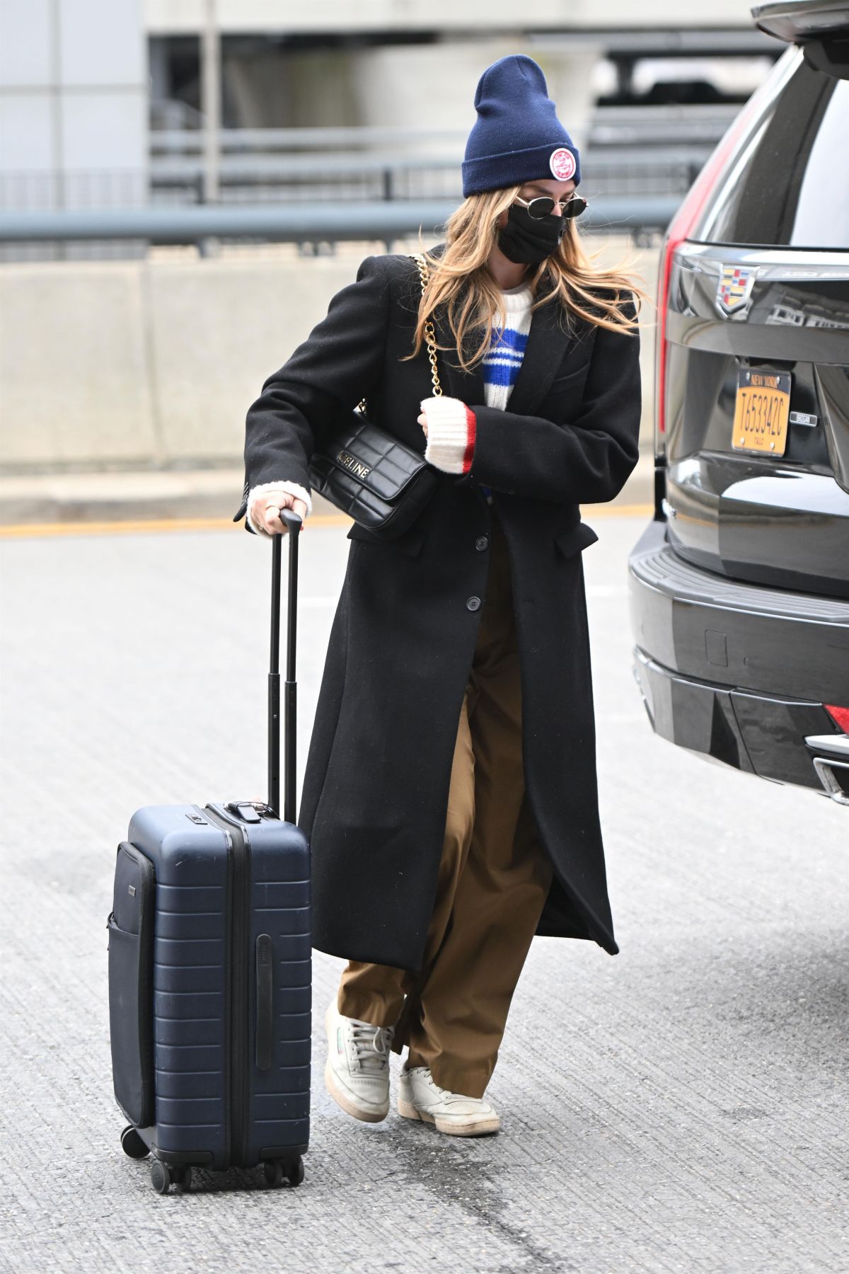 MARGOT ROBBIE Arrives at a New York Airport 02/11/2023 – HawtCelebs