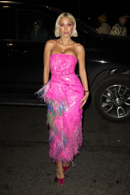 MODEL ROZ Arrives at Prabal Gurung Fashion Show at NYFW in New York 02/10/2023