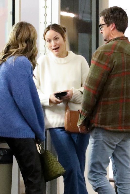 OLIVIA WILDE Chatting with Close Friends at E Baldi Restaurant in Beverly Hills 02/01/2023