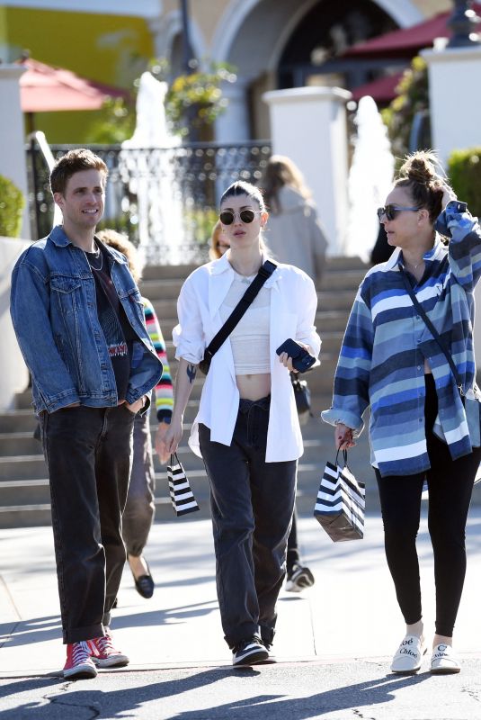 Pregnant KALEY CUOCO Out for Lunch with Her Sister BRIANNA CUOCO and Her Boyfriend Brian Logan Dales in Calabasas 02/20/2023