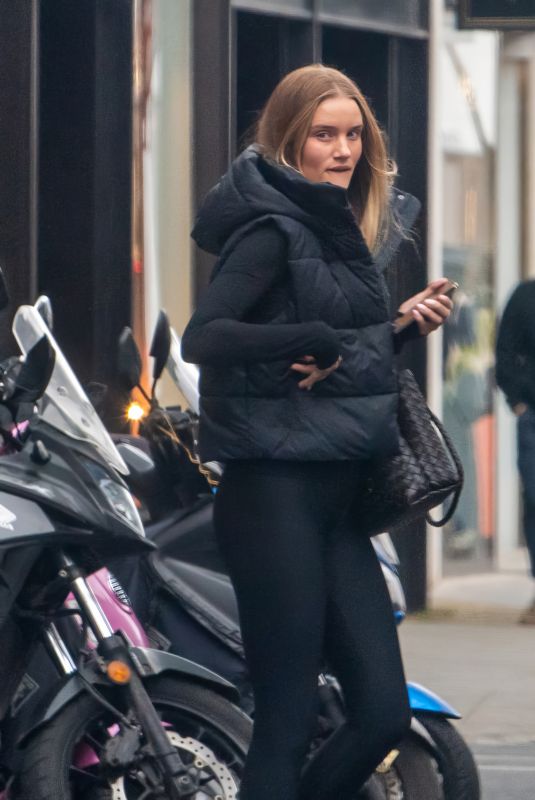ROSIE HUNTINGTON-WHITELEY Leaves a Private Members Gym in London 02/24/2023
