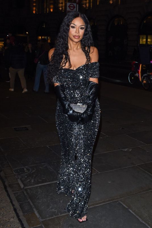 SARAH JANE CRAWFORD Arrives at Vogue x Snapchat: Redefining The Body Private View Curated by Edward Enninful OBE on Regent Street in London 02/17/2023
