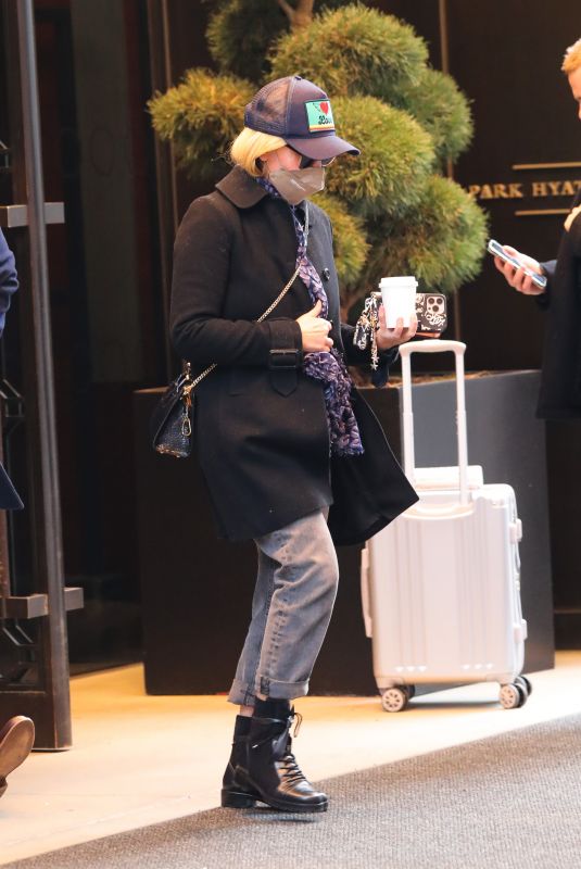SARAH MICHELLE GELLAR Leaves Her Hotel in New York 02/01/2023