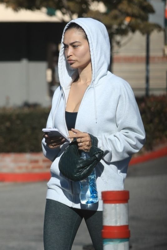 SHANINA SHAIK Heading to Hot Pilates Class in West Hollywood 01/31/2023
