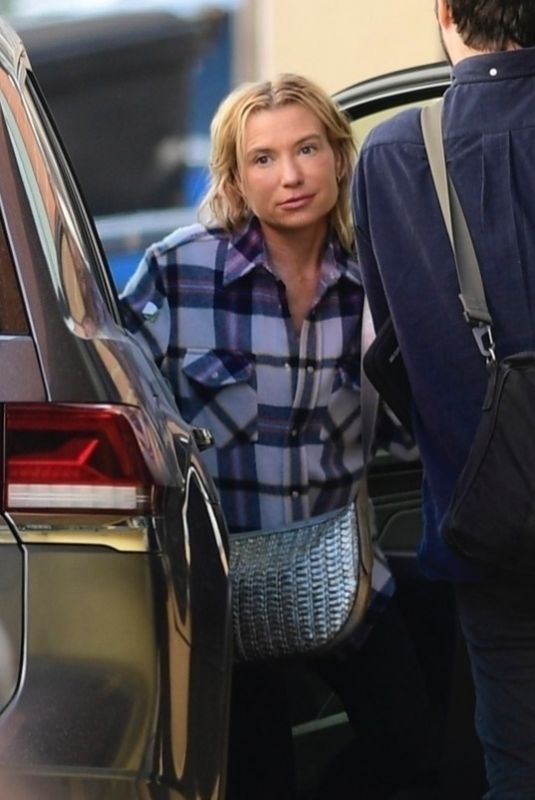 TRACY ANDERSON Arrives at a Gym in Studio City 02/21/2023