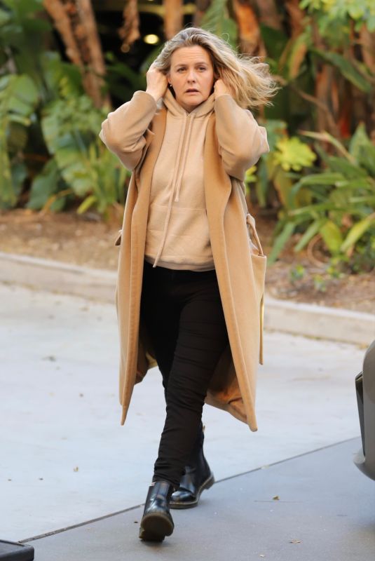 ALICIA SILVERSTONE Arrives at Lakers Game at Crypto.com Arena in Los Angeles 03/24/2023